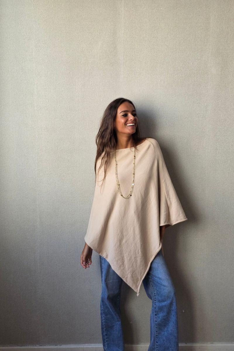 Capa de punto beige