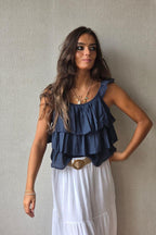 Top volantes con tirantes azul marino