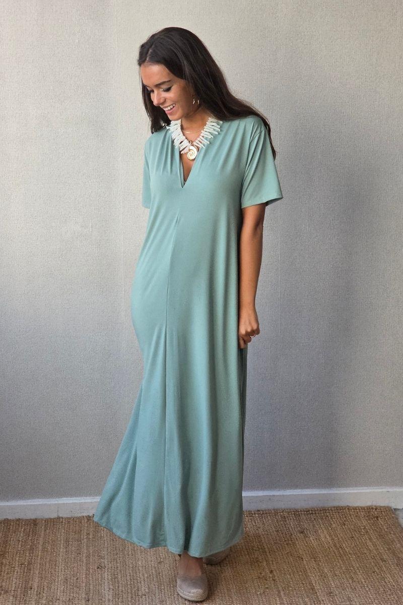Vestido liso cuello pico m/corta salvia