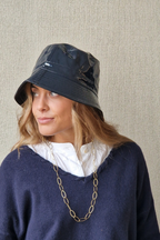 Gorro de lluvia azul marino charol