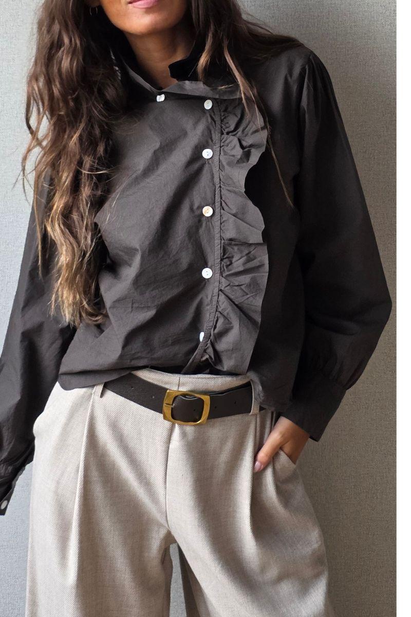 Camisa con pechera volante chocolate