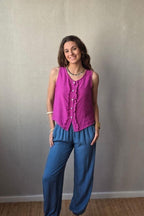 Camiseta de tirantes con volantes magenta