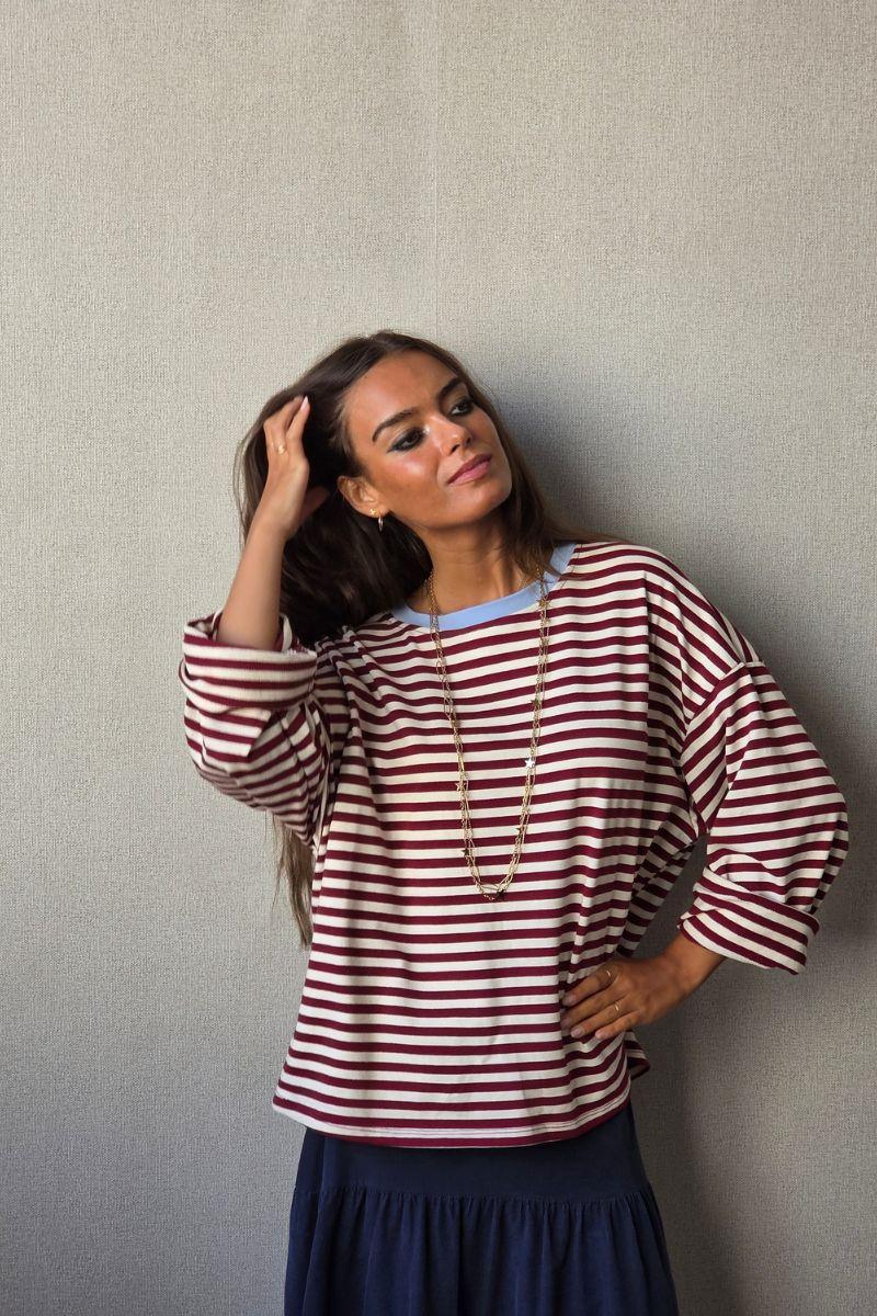 Sudadera oversize de rayas beige y granate