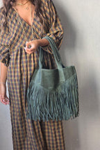 Bolso deante con flecos