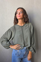 Blusa tira borda verde militar