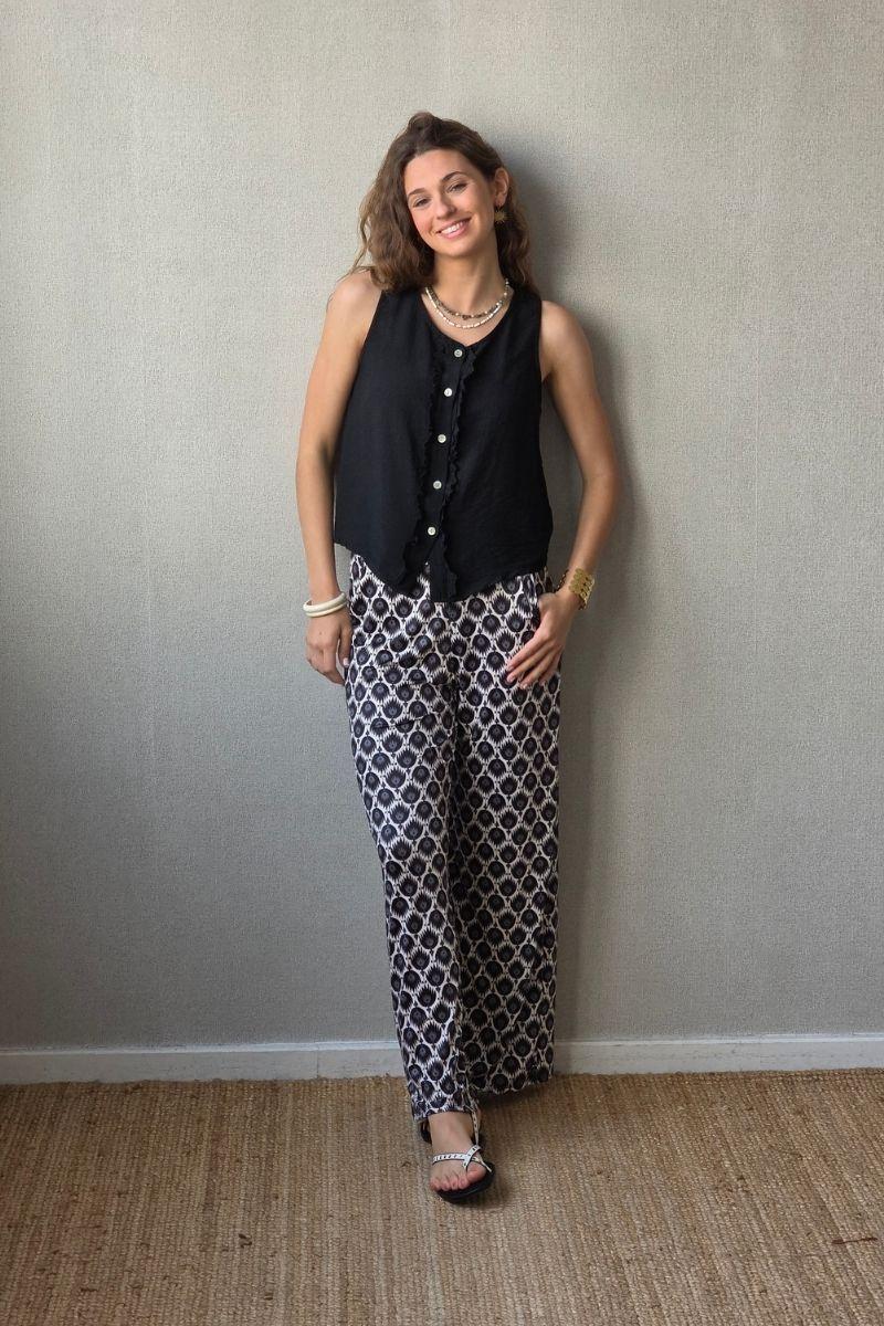 Pantalón estampado fuego con bolsillos negro
