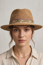 Sombrero de playa beige con detalles pespunte