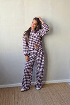 Pantalón de cuadros berenjena con brillo