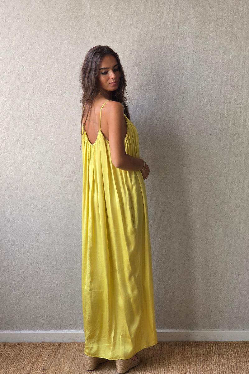 Vestido al bies mostaza