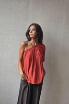 Blusa goma caldero asimétrica