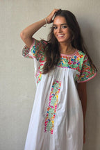 Vestido mexicano bordado a mano blanco