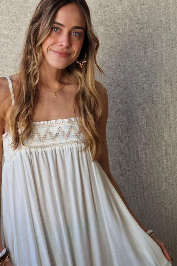 vestido largo con detalles pecho