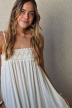vestido largo con detalles pecho