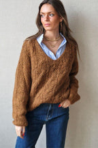 Jersey de cuello pico con ochos color tabaco