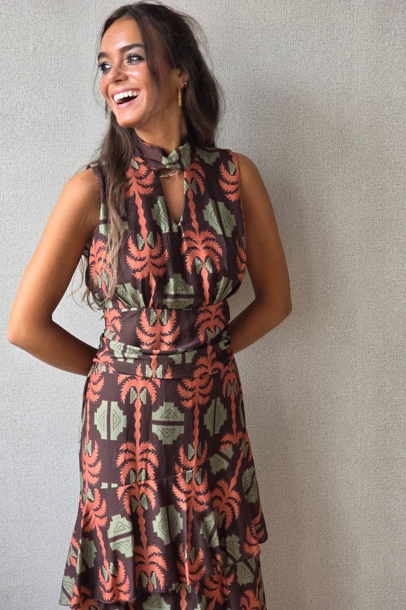 Vestido con volantes y estamapdo de palmeras halter
