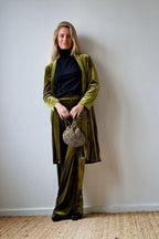 chaqueta larga de terciopelo verde pistacho