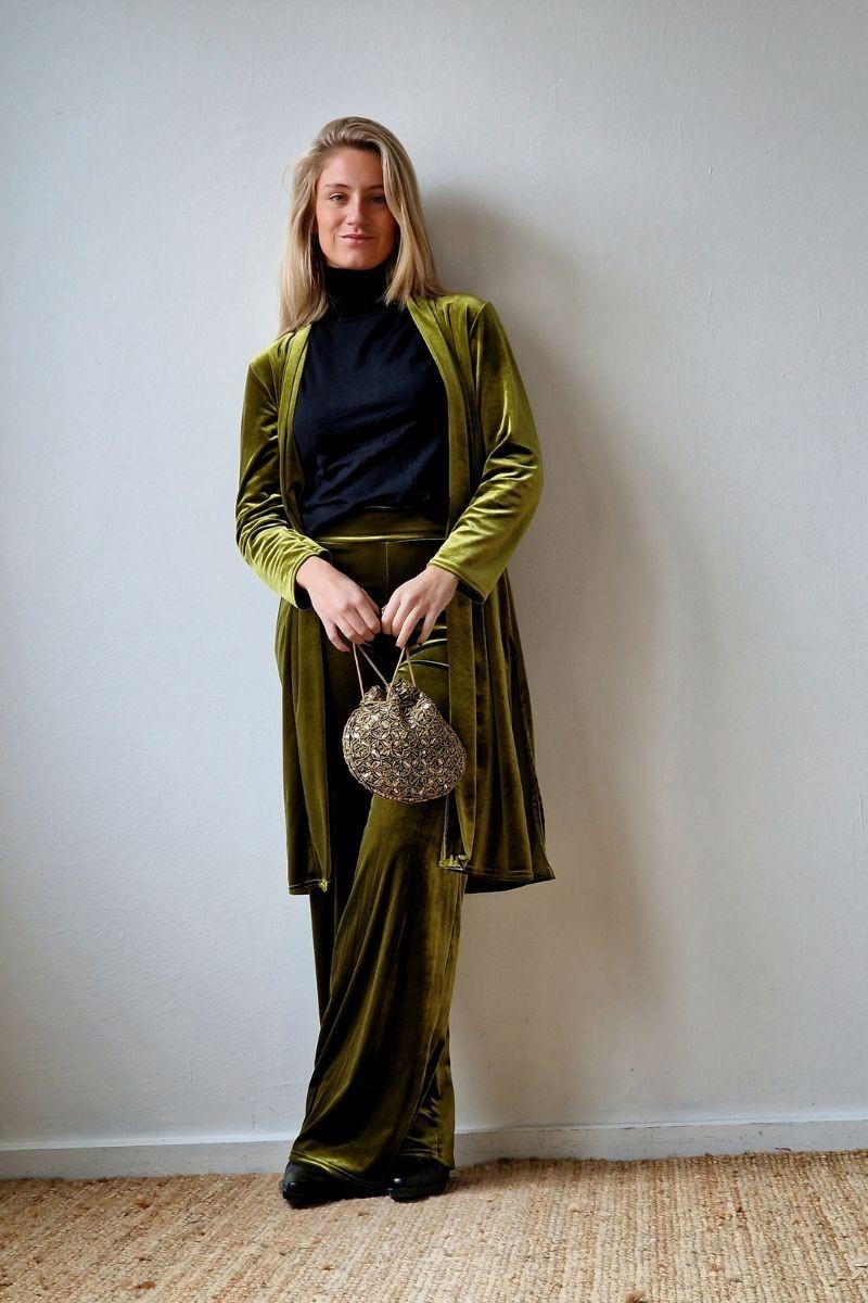 chaqueta larga de terciopelo verde pistacho