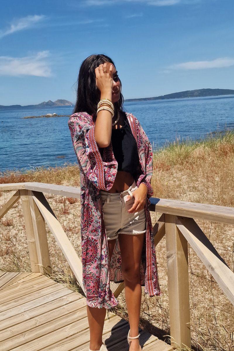 Kimono largo estampado rematado con espejitos tonos rosa