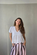 Blusa funcida  cuello pico blanco