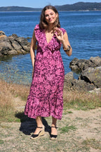 Vestido con volante con flores burdeos