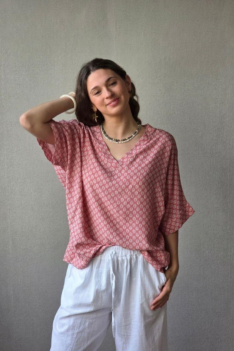 Blusón oversize estampado de flores rosa