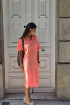 Vestido cuello pico de cuadros naranja flúor
