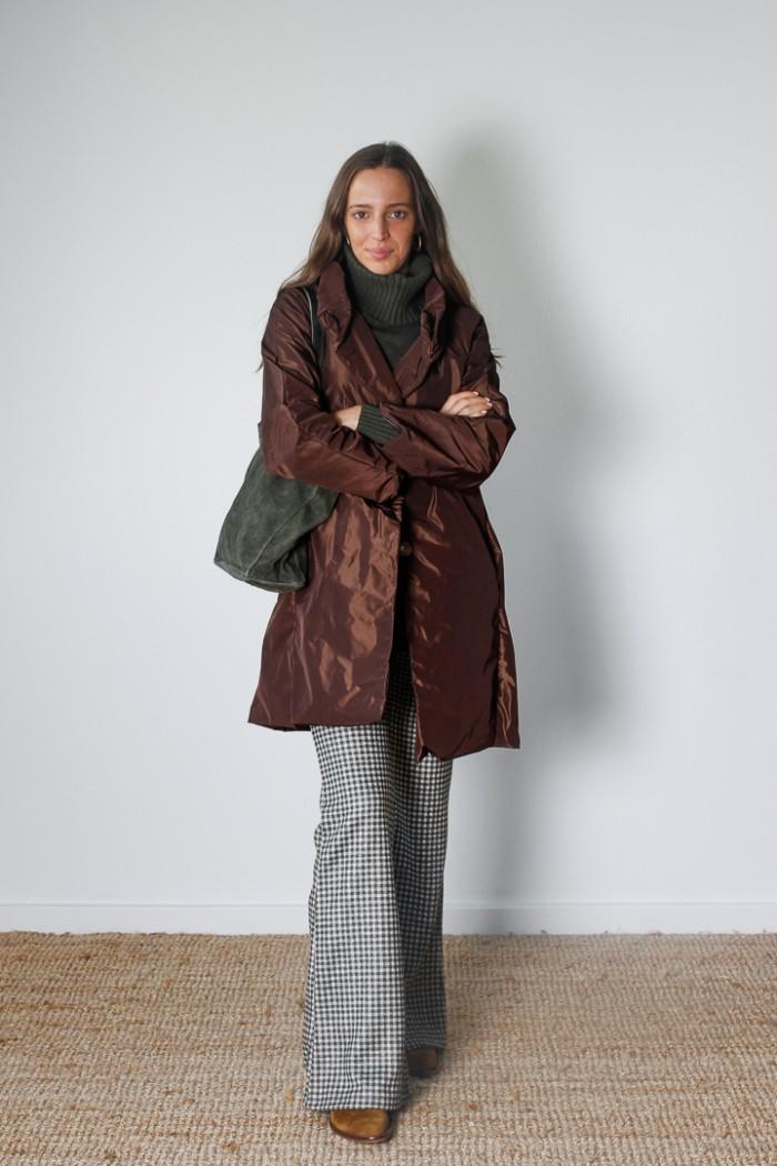 Parka larga tipo chubasquero chocolate