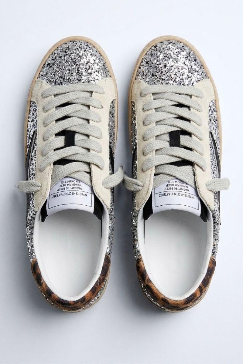 Sneakers rayo color plomo