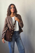 Bolso de ante chcolate con detalles dorados