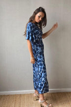 Vestido de flores grandes azul jean