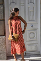 Vestido cuello halter de cuadros teja