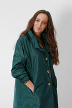 Parka larga tipo chubasquero verde botella
