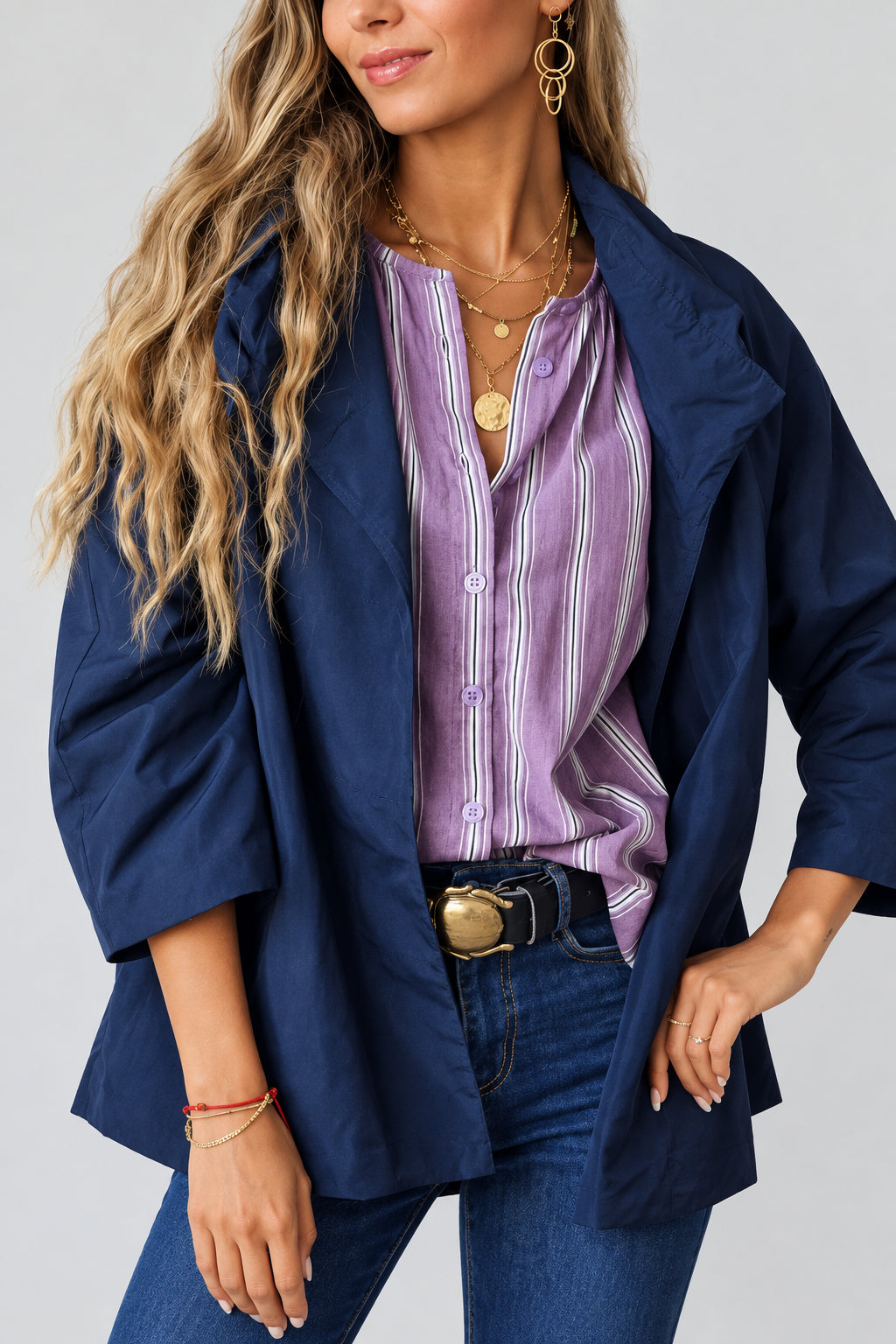 Parka corta tipo chubasquero azul marino