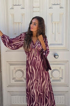 Vestido estampado cuello pico berenjena