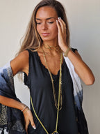 Camiseta de pico con tirantes negra