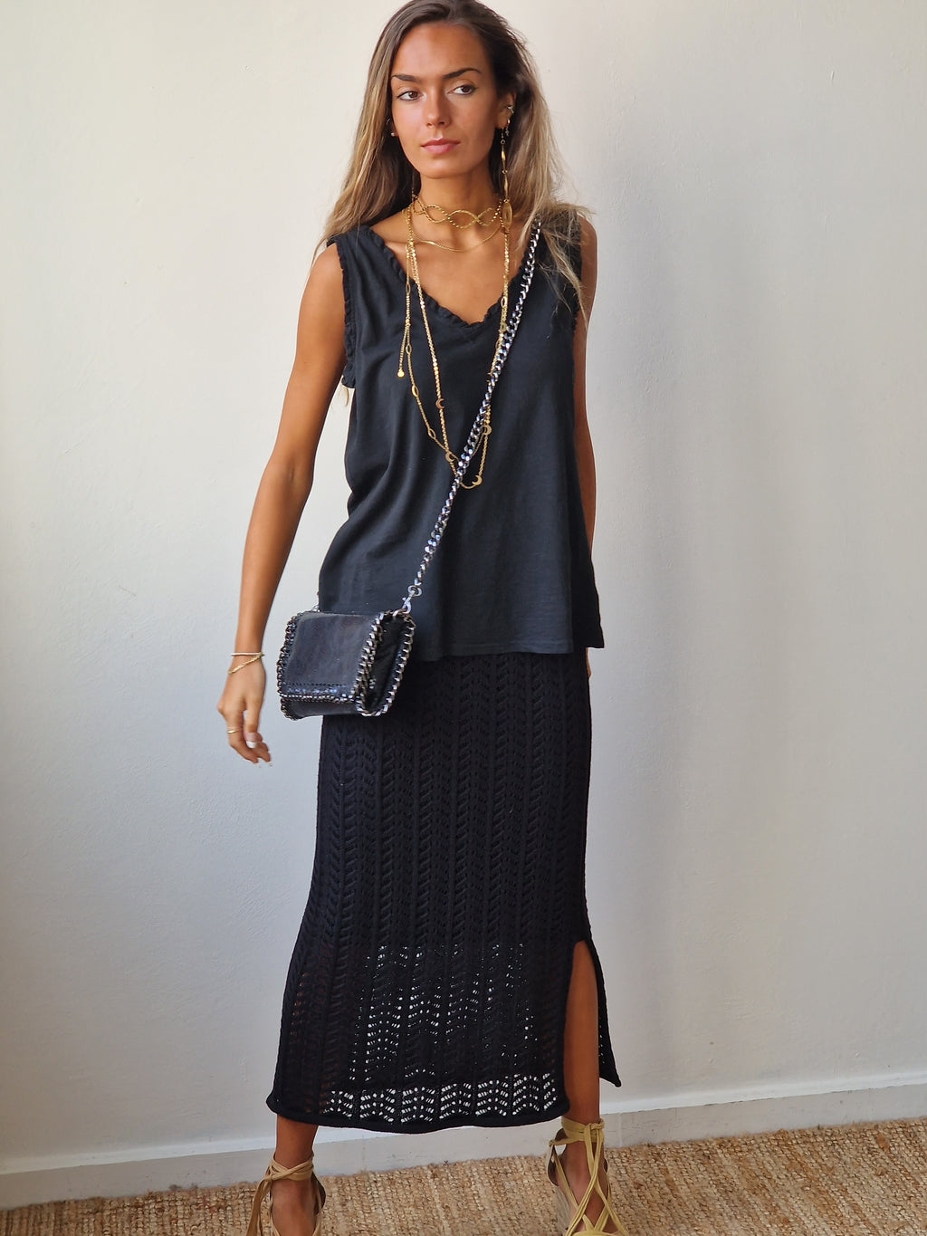 Camiseta de pico con tirantes negra