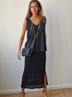 Camiseta de pico con tirantes negra