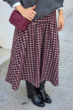 Falda larga de cuadros corte cadera granate