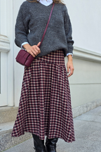 Falda larga de cuadros corte cadera granate