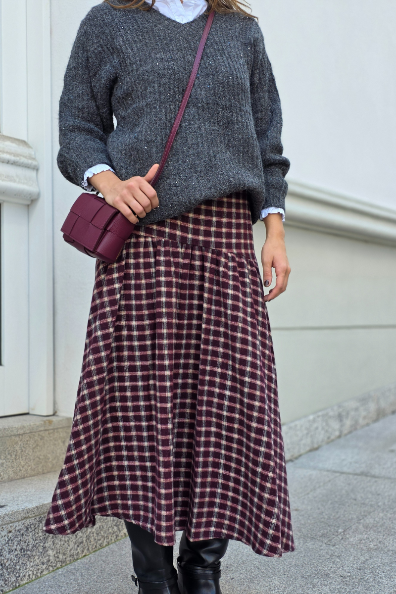 Falda larga de cuadros corte cadera granate