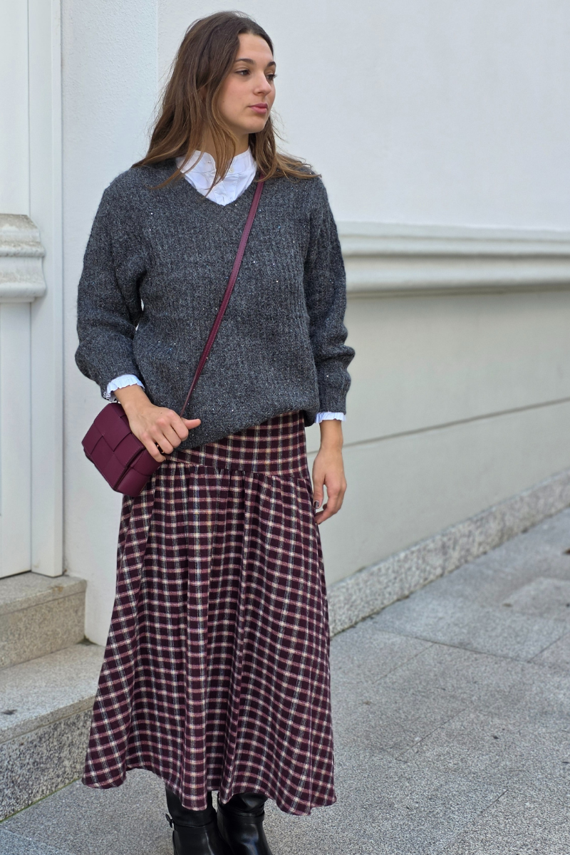 Falda larga de cuadros corte cadera granate