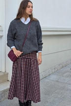 Falda larga de cuadros corte cadera granate