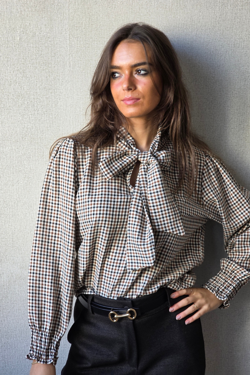 Blusa Cristina con lazo de cuadros negra
