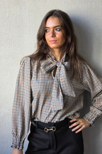 Blusa Cristina con lazo de cuadros negra