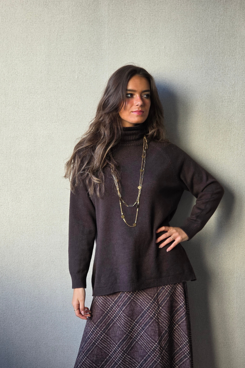 Jersey cuello alto con botones chocolate