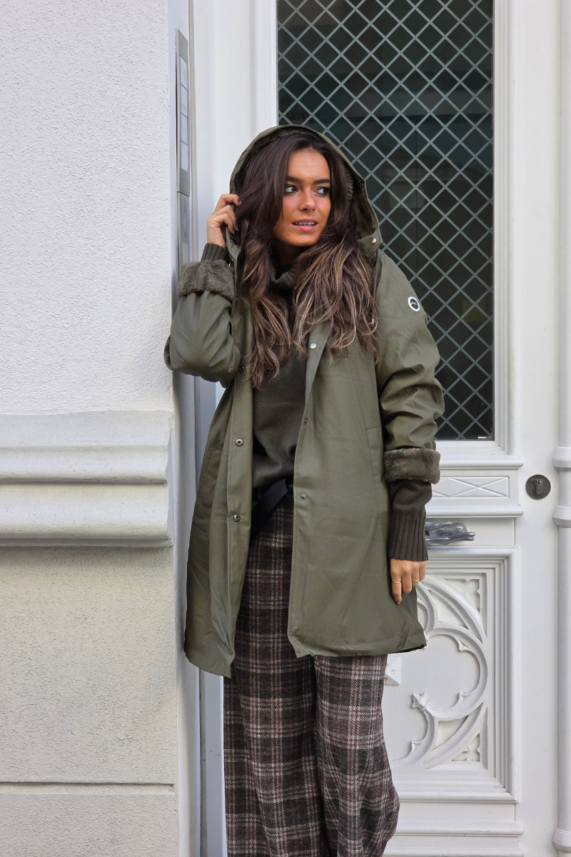 Chaquetón capucha forro peluche verde militar