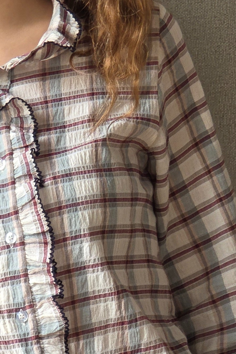 Camisa Cuadros Rosa - Detalle de Volante Romántico