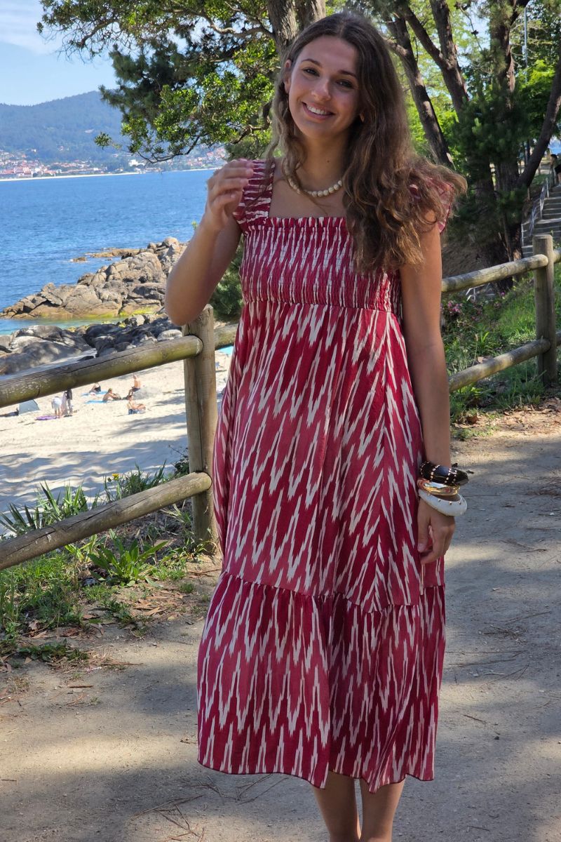 Vestido ikat tirante ancho fresa