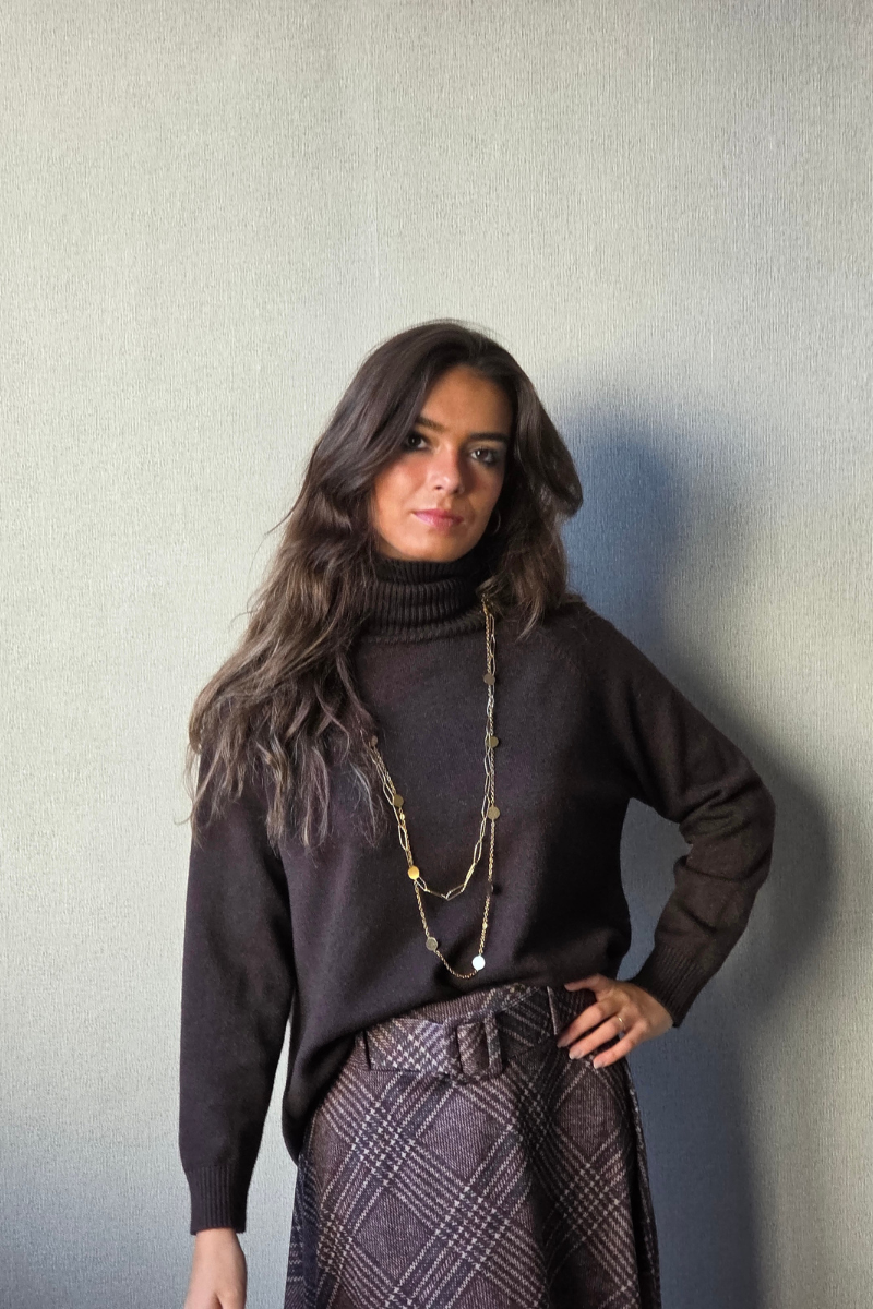 Jersey cuello alto con botones chocolate