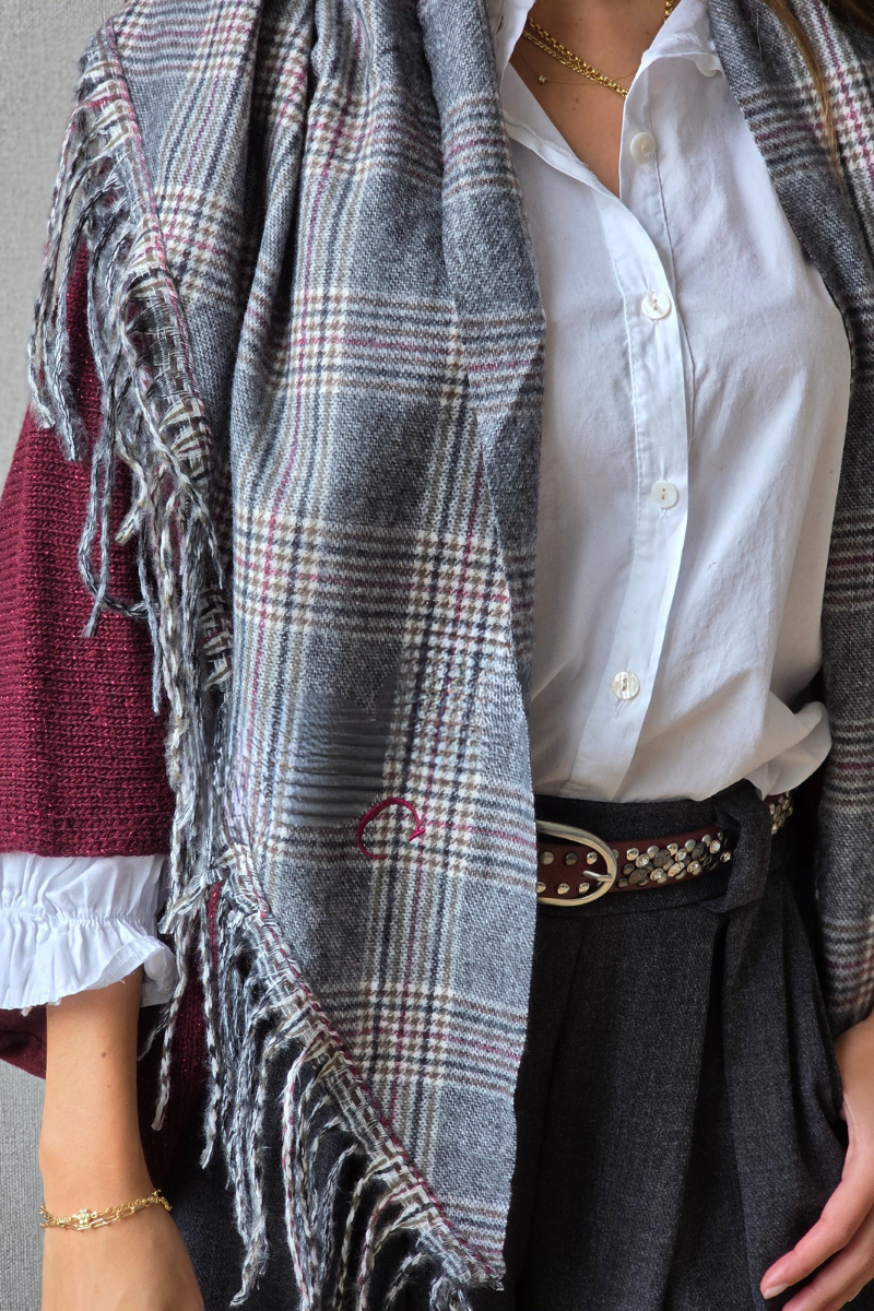 Bufanda escocesa triangulo y flecos gris